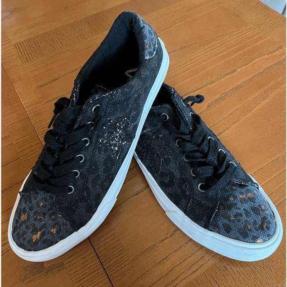 Very G Shoes - Women’s Very G black/copper leopard print slip on sneakers. Size 9